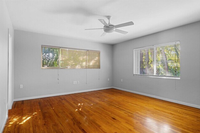 Building Photo - 516 NE 23rd St