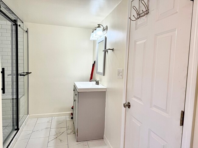 Building Photo - 32 Jerry Way