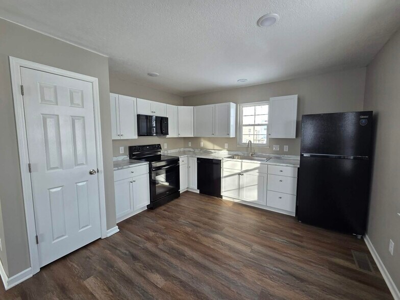 Building Photo - 1674 Ridgeview Ct