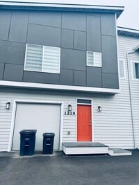 Building Photo - Beautifully designed condo!