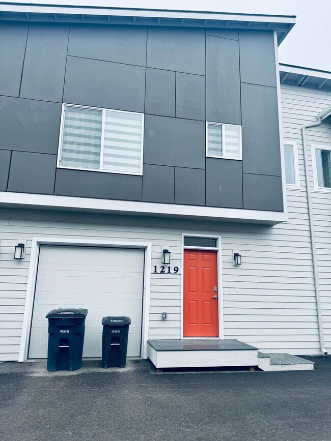Primary Photo - Beautifully designed condo!