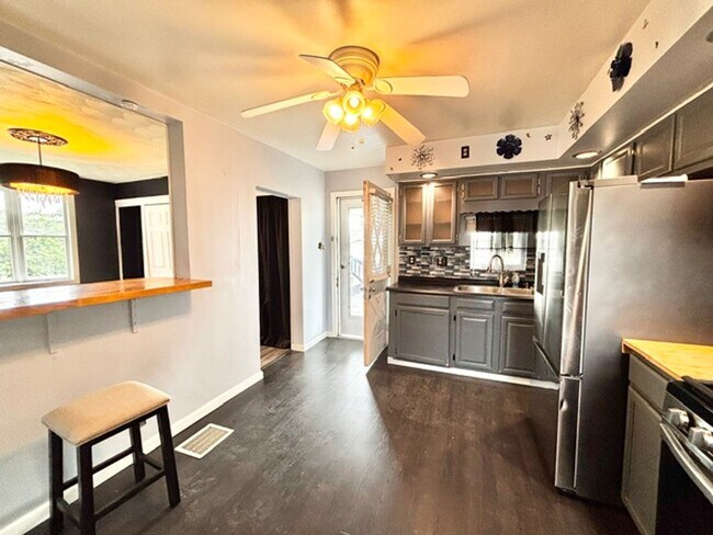 Building Photo - 3 bedroom 1 bath House for rent Greensburg, PA