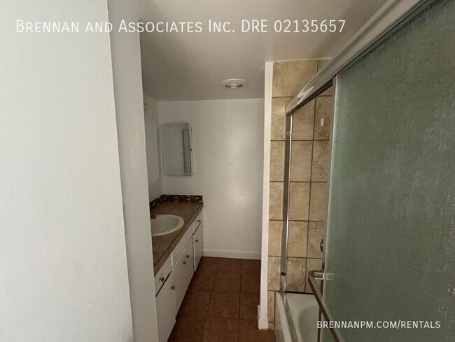 Building Photo - 450 Woodlawn Ave