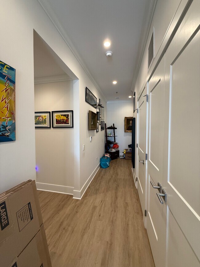 Building Photo - 835 Lake St