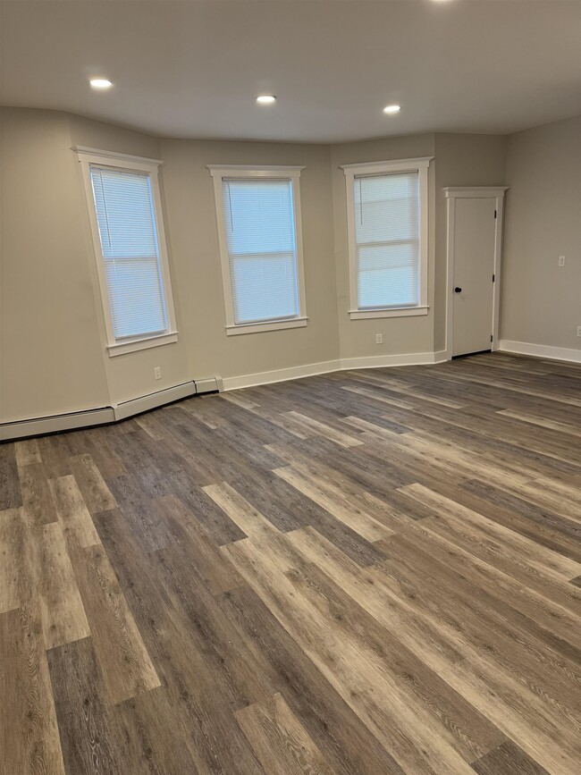 Building Photo - 655 Avenue C