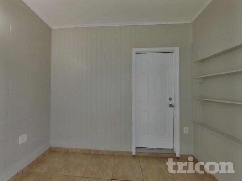 Building Photo - 944 Shorecrest Ave