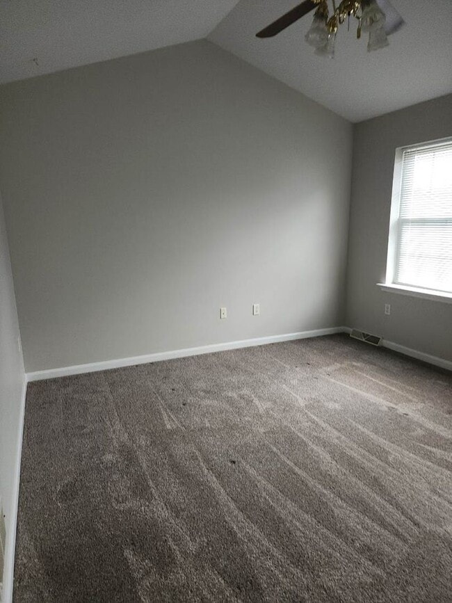 Building Photo - Updated Townhome available now!