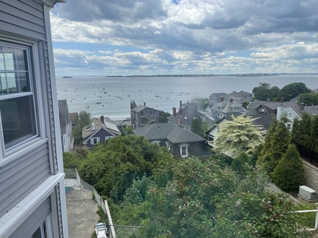 Building Photo - 69 Rockland St