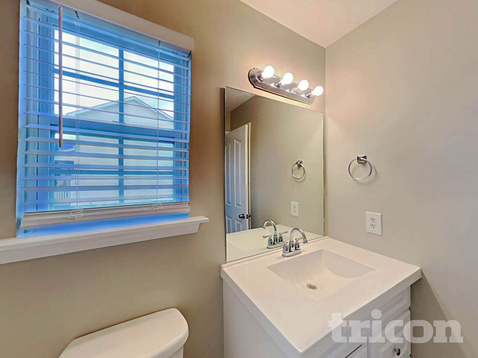 Building Photo - 1421 E Nir Shreibman