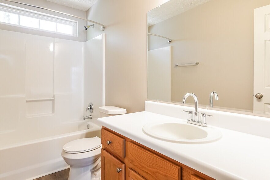 Building Photo - 207 Oak Grove Ln