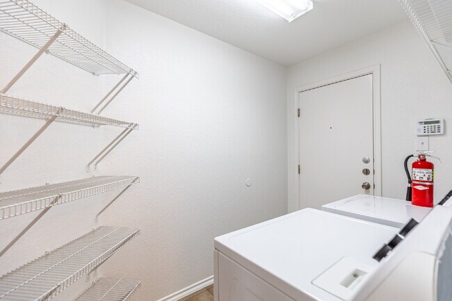 Building Photo - 2476 Medina Dr