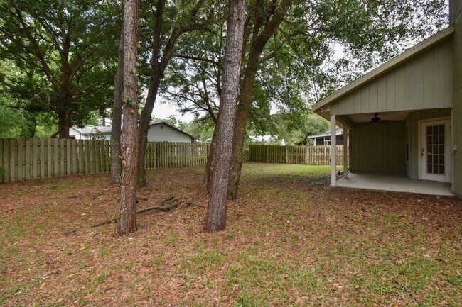 Building Photo - 8209 SW 52 Ln