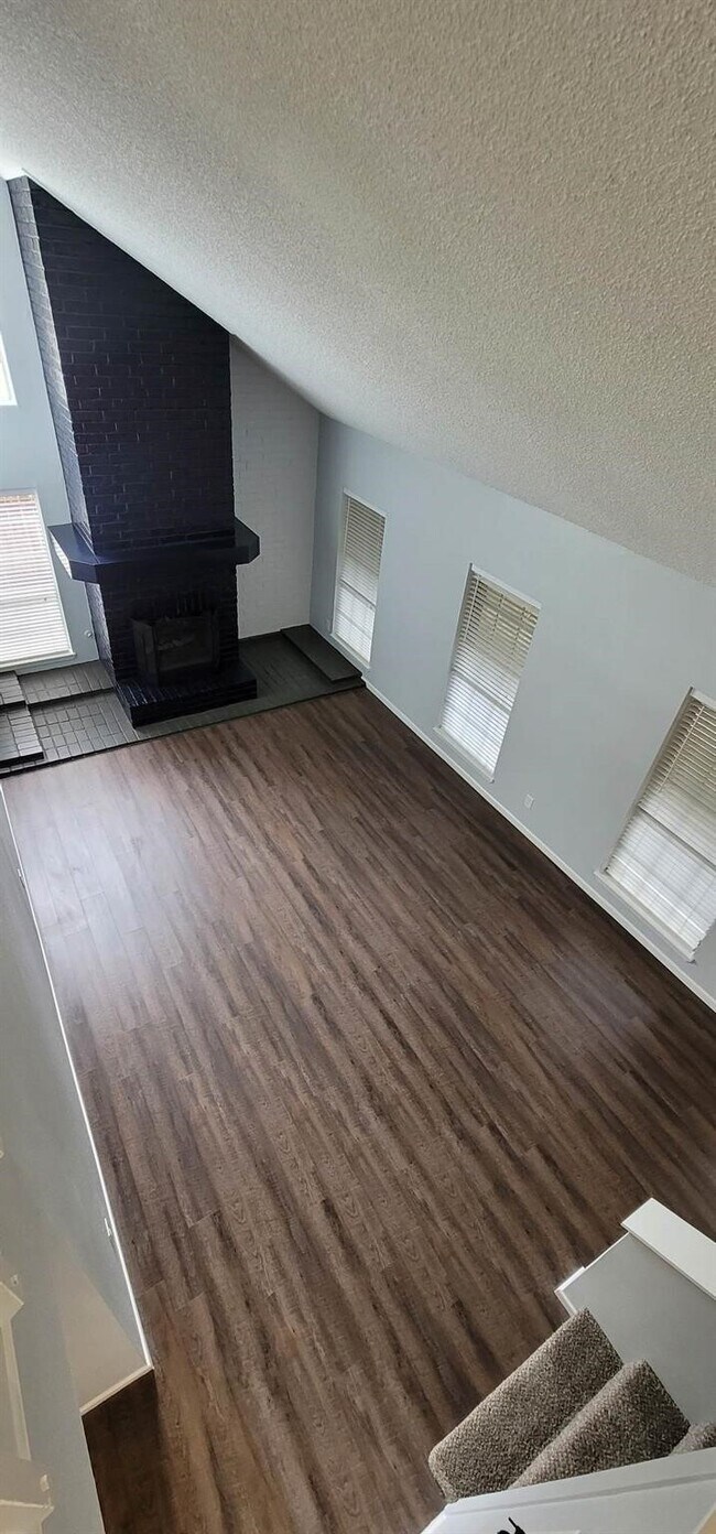 Building Photo - 9614 Charter Ridge Dr