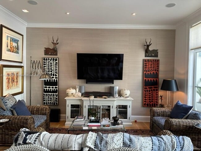 Building Photo - 645 Almeria Ave