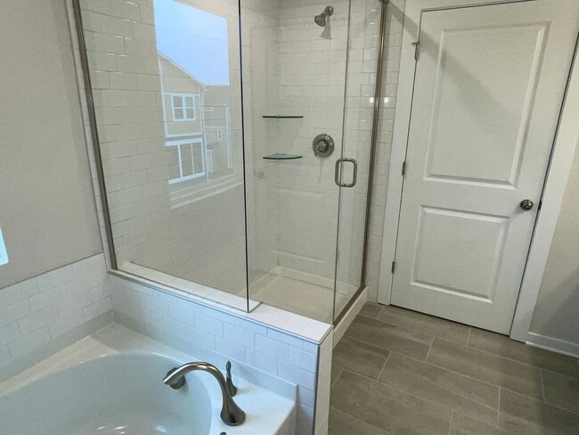 Building Photo - Beautiful Three Story Townhouse in Aria at the Park!