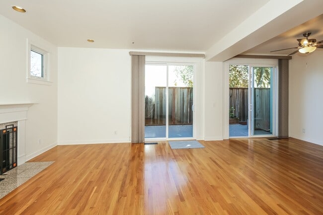 Building Photo - FOR RENT – 3 bed 2 bath Coastal Living in Santa Cruz