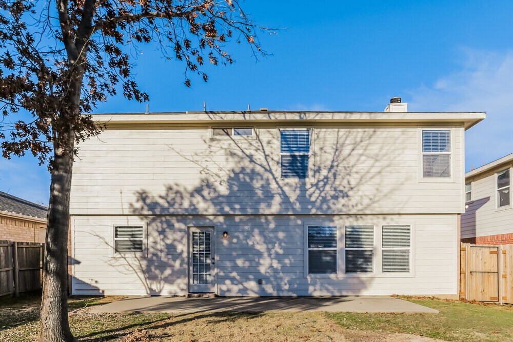 Building Photo - 7956 Meadow Spring Ln