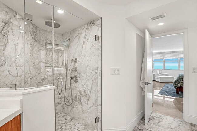 Building Photo - 5200 N Ocean Dr
