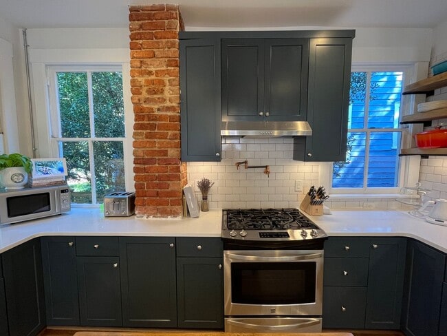 Building Photo - Incredible 3BD, 2.5BA House in Boylan Heig...