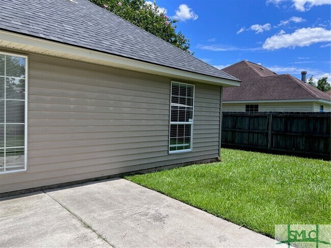 Building Photo - 132 Longleaf Cir
