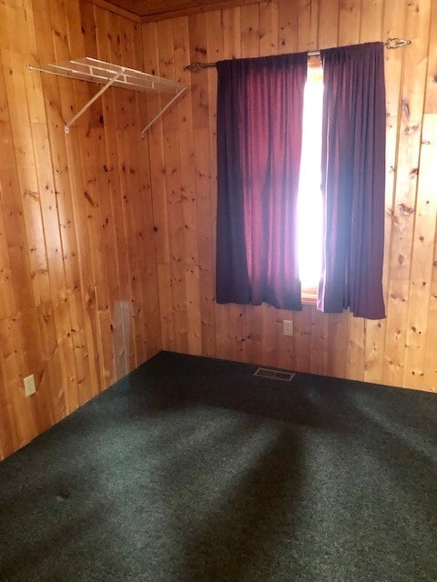 Building Photo - 3 Bedroom Plus loft, 1-3/4 Bathrooms Home in Brainerd, MN on Lake Hartley
