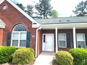 Building Photo - WILLOUGHBY PARK TOWNHOME!