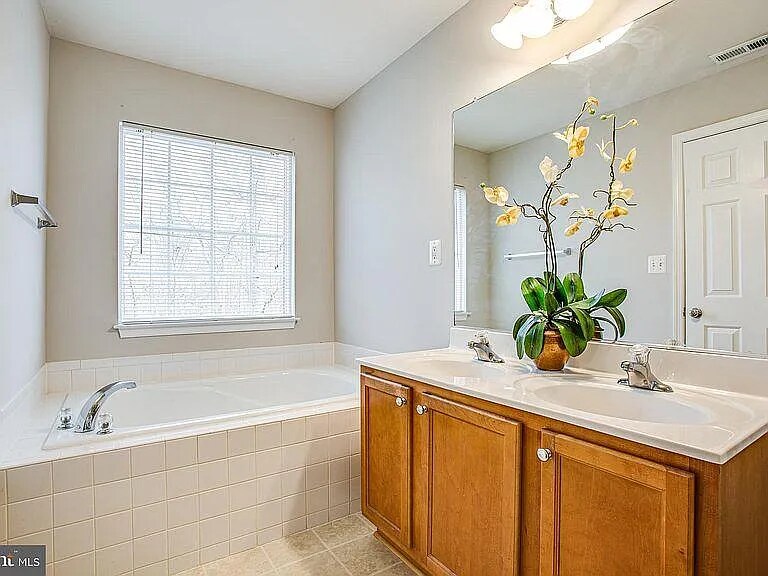 Building Photo - 4211 Normandy Ct