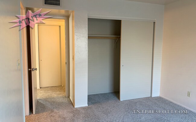 Building Photo - Villas at the Ridge Condo