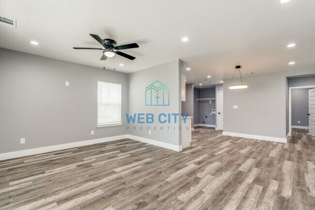 Building Photo - 3207 Mallory Dr