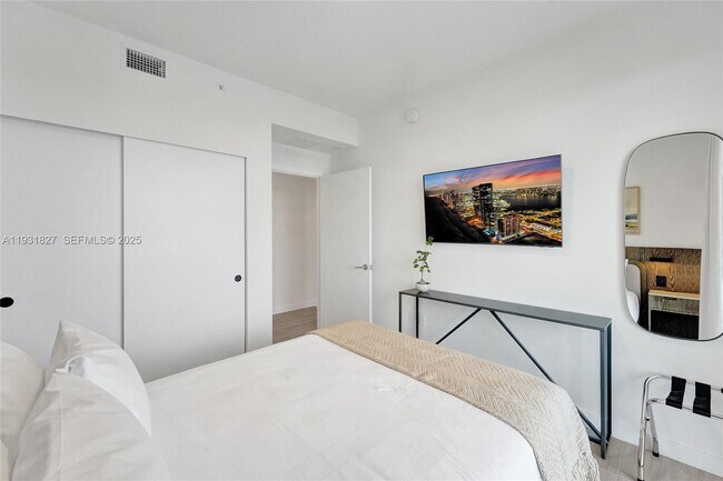 Building Photo - 580 72nd St