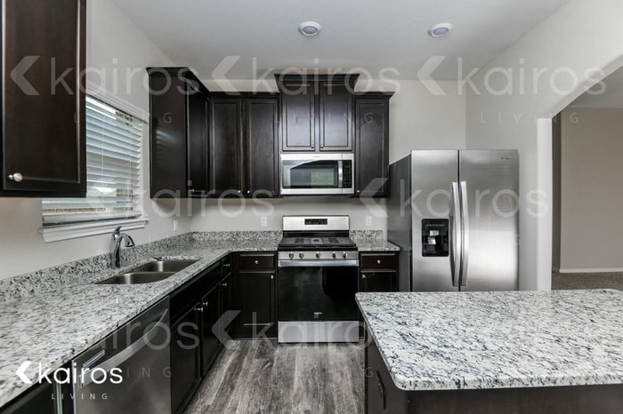 Building Photo - 316 E Georgia Terrace