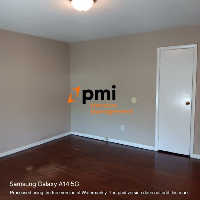 Building Photo - Headline Cozy 2-Bedroom Duplex in the Heart of Indianapolis - Ideal Rental Opportunity!