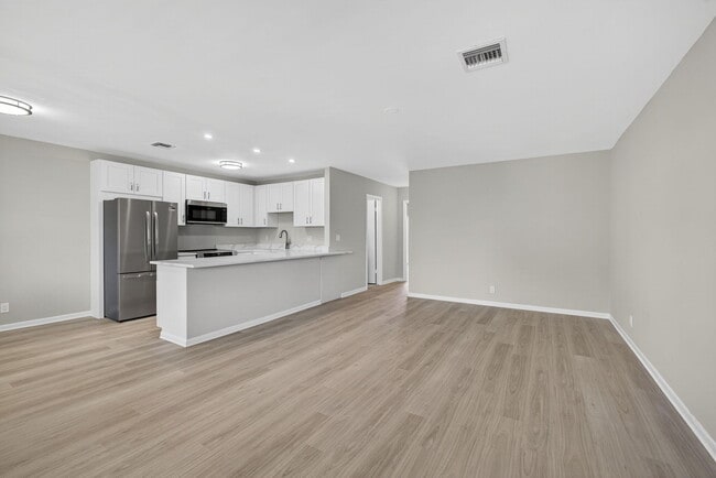 Building Photo - 42 Easthampton B