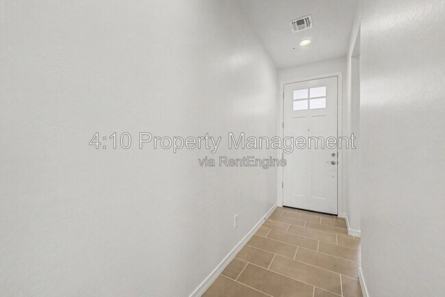 Building Photo - 4433 E Rock Daisy Ln