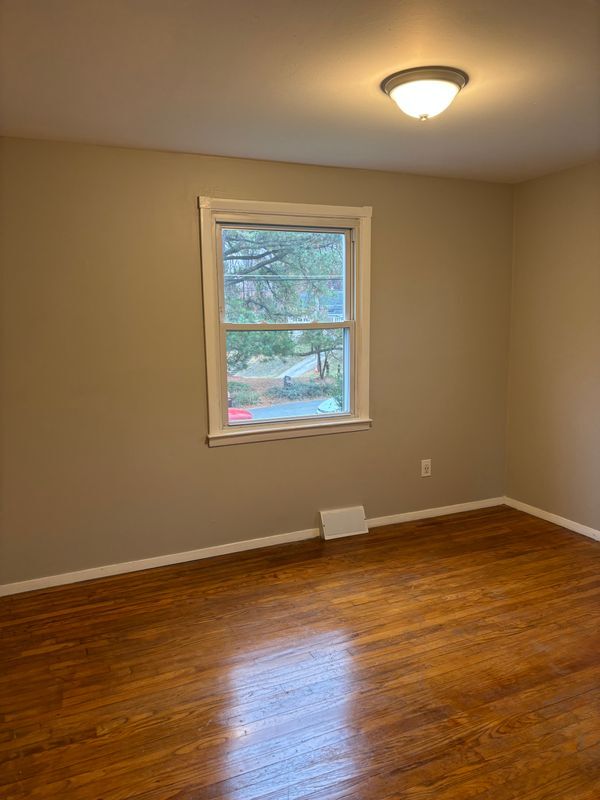 Building Photo - 9702 Oakdale Ave