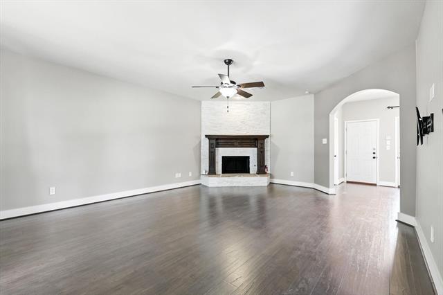 Building Photo - 1420 Tudor Dr