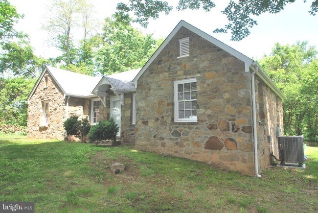 Building Photo - 23131 Oakham Farm Ln