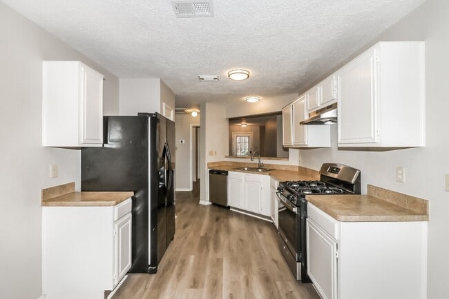 Building Photo - 16907 Dusty Mill Dr E