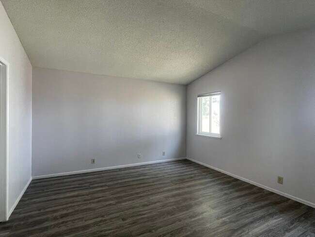 Building Photo - 2511 Emerald Ln