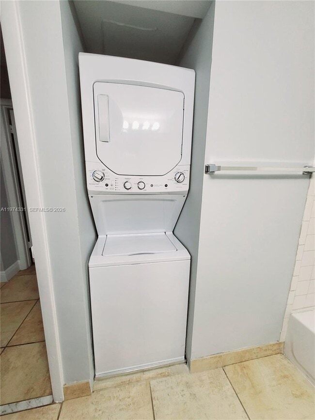 Building Photo - 13907 SW 93rd Ln