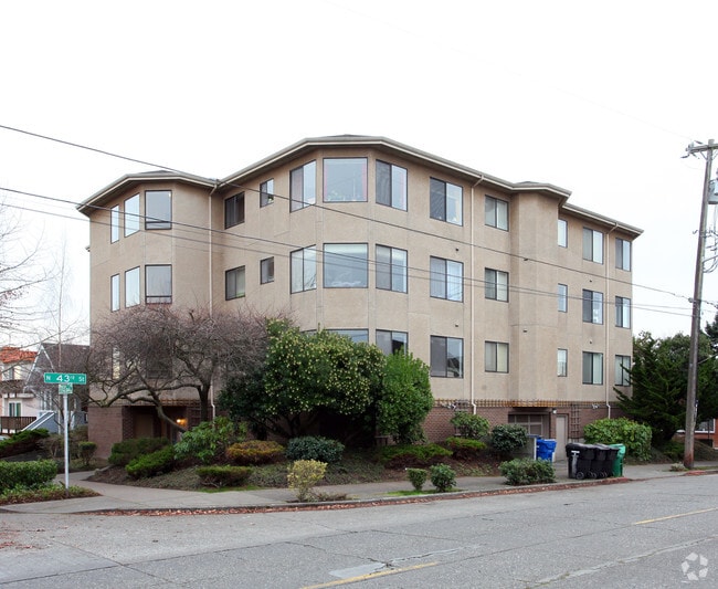 Primary Photo - St. Francis Apartments