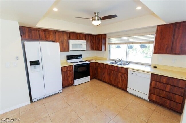 Building Photo - 1329 Torreya Cir