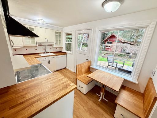 Building Photo - Great 2 bed home, fully fenced backyard in desirable Olympic Hills! Available Now!