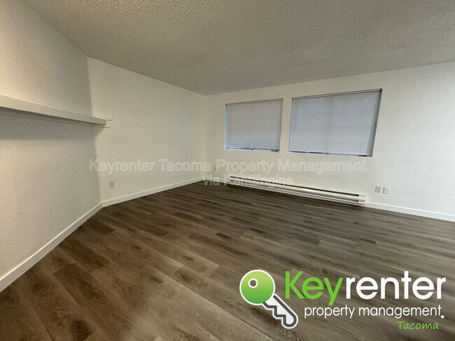 Building Photo - 15909 18th Ave Ct E