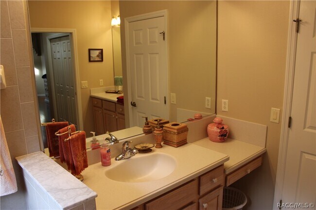 Building Photo - 1124 W Skyview Crossing Dr