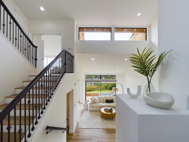 Building Photo - 2543 Caminito Muirfield