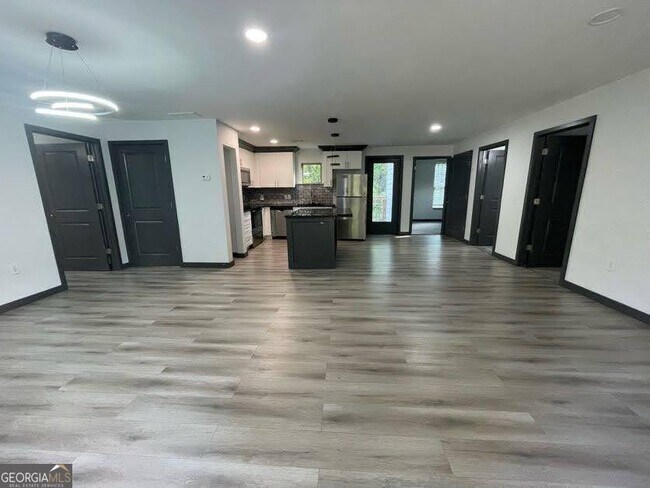 Building Photo - 185 Glenrose Cir SW