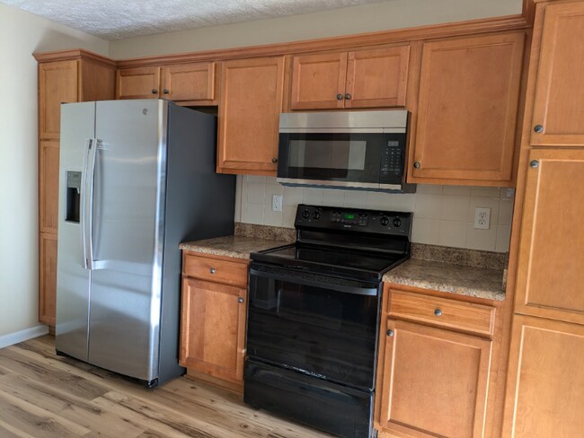 Building Photo - 361 Americana Dr