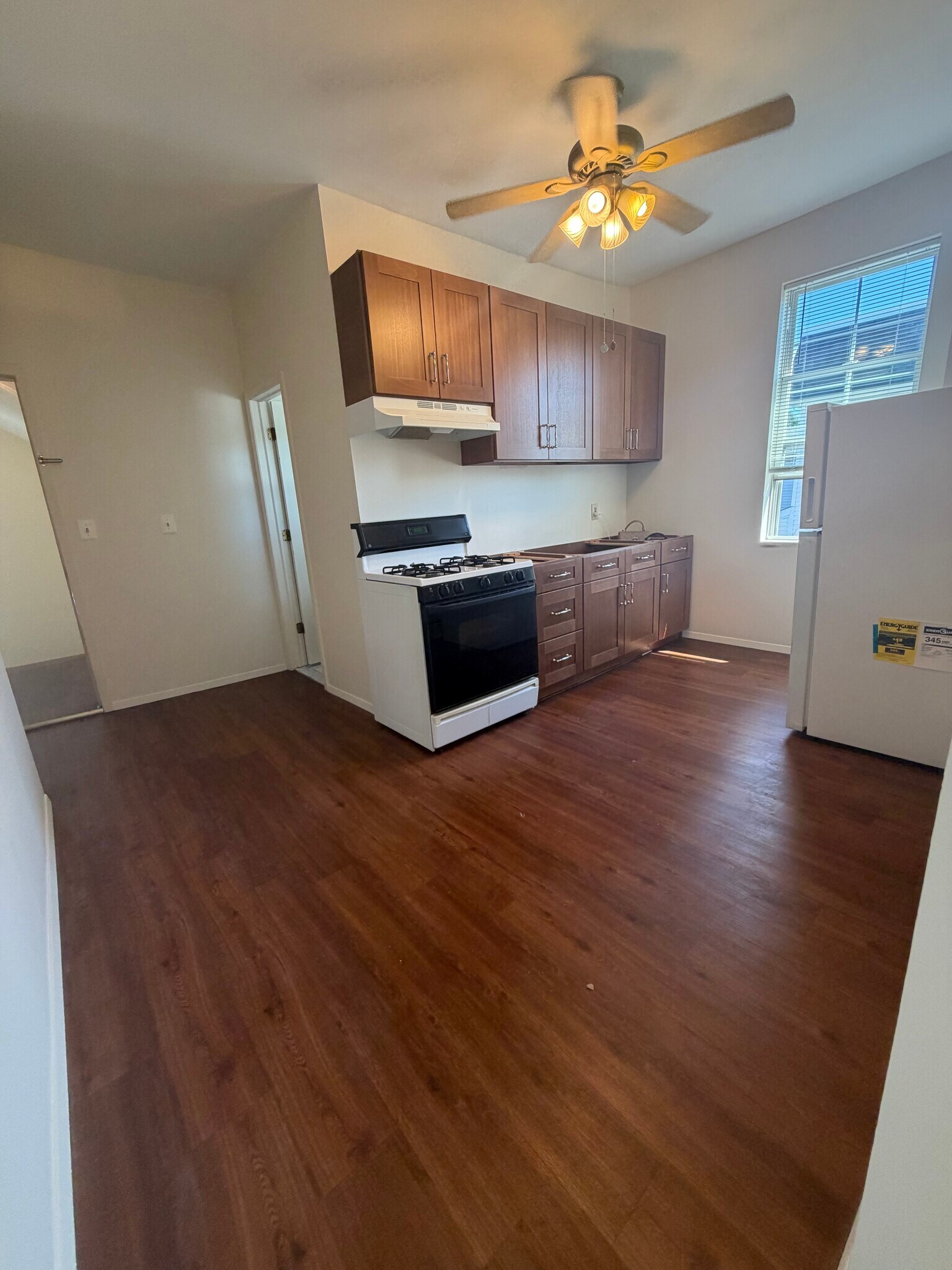 Building Photo - 304 N Wellwood Ave