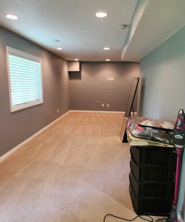Building Photo - Ready to go forest lake 3 bed 4 bath townhouse!